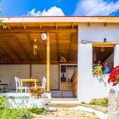 Hotel Iki Ev